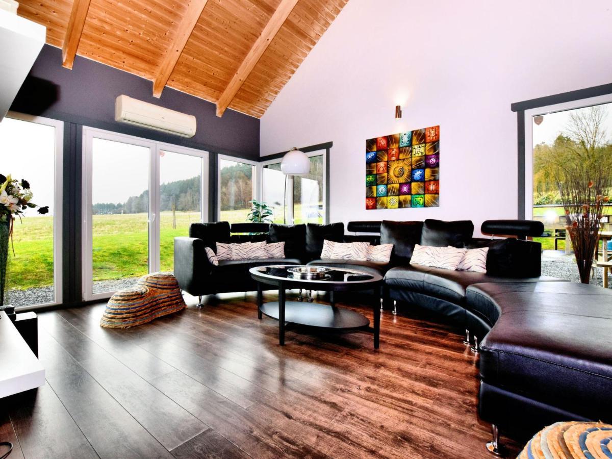 Beautiful Villa With Heated Outdoor Pool Manhay Zewnętrze zdjęcie