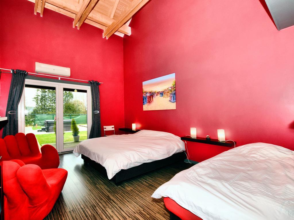 Beautiful Villa With Heated Outdoor Pool Manhay Zewnętrze zdjęcie