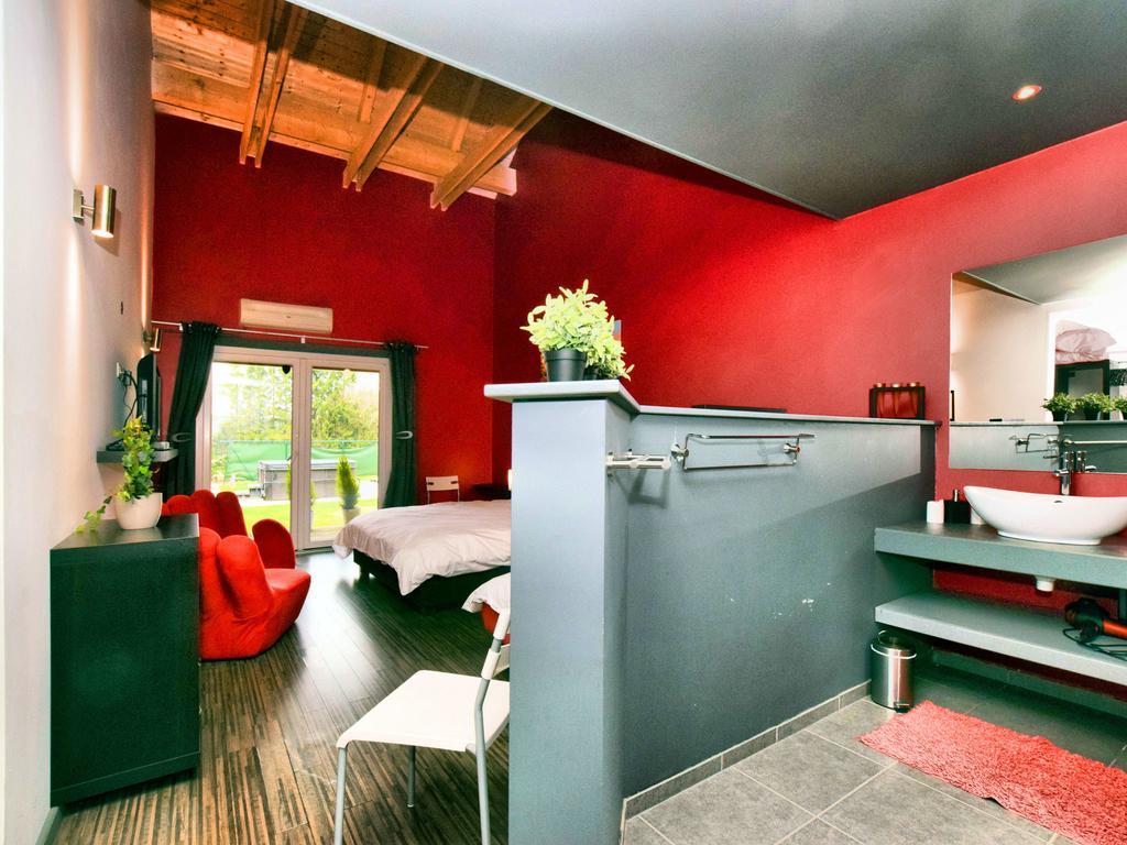 Beautiful Villa With Heated Outdoor Pool Manhay Zewnętrze zdjęcie